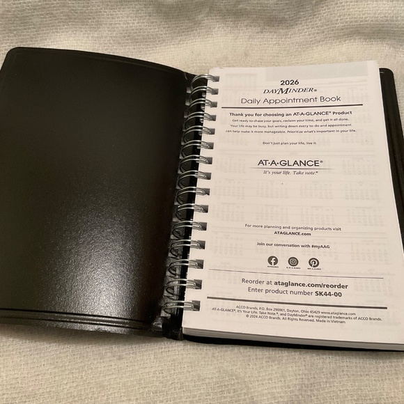 AT-A-GLANCE SK44-00 Jan-Dec 2026 8" x 5" DayMinder Daily Appointment Book New - Picture 4 of 14